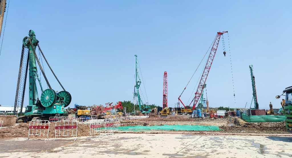 金泰抓钻铣设备马力全开，汇战“羊城花冠”白云机场T3航站楼